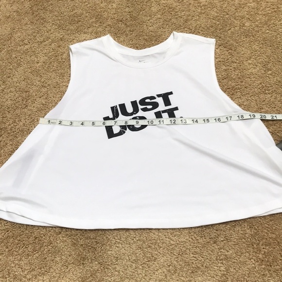 NWT! NIKE white Just Do It cropped sports tee - Picture 6 of 8